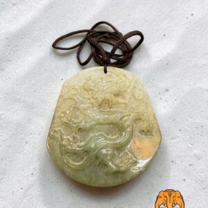 Pendentif dragon en jade vert du Myanmar