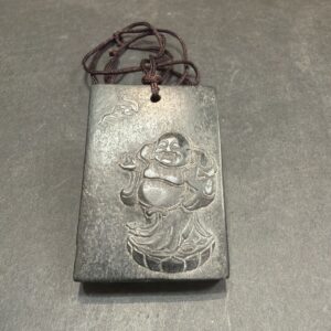 Pendentif Bouddha rieur en jade noir du Myanmar